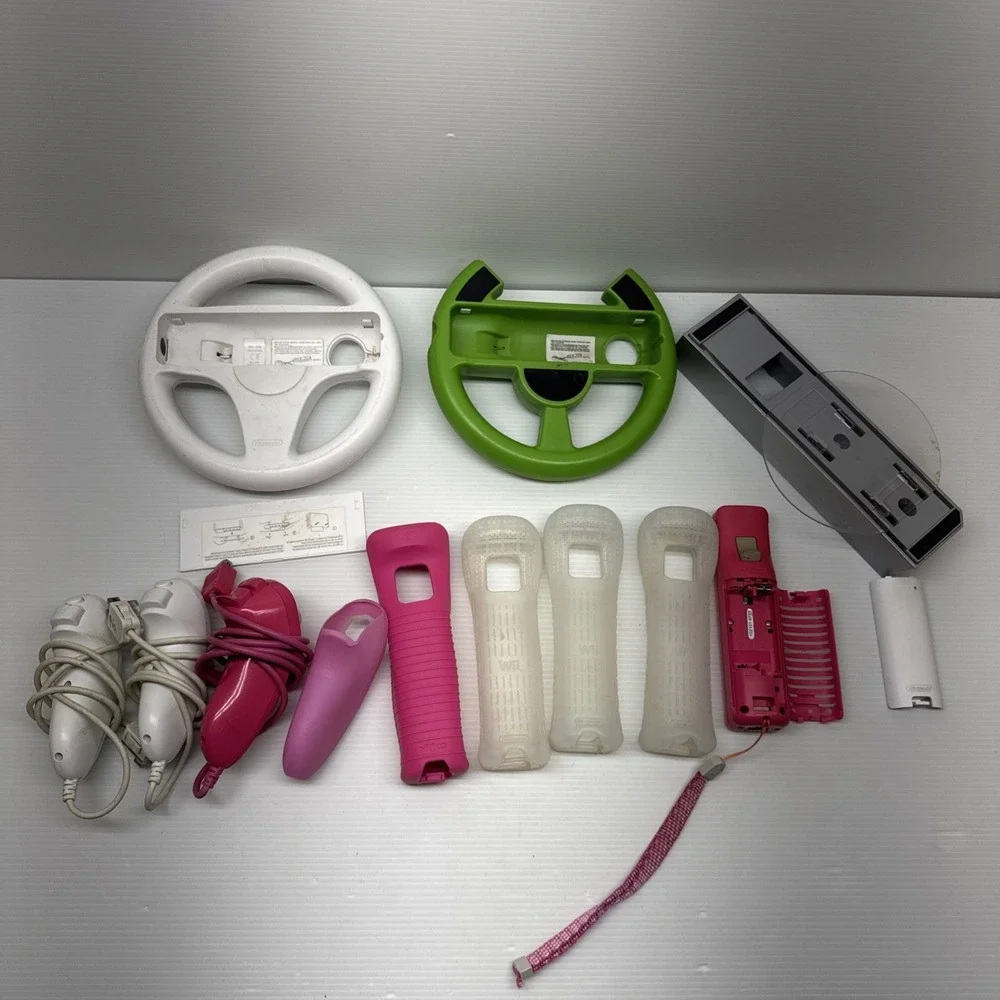 LARGE LOT OF NINTENDO Wii ACCESSORIES CONTROLLERS NUMCHUKS STEERING WHEELS
